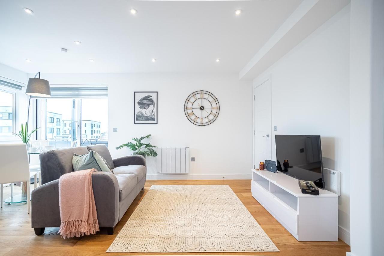 Luxe & Stylish 1 & 2 Bed Flats Near Heathrow, Legoland, & Windsor סלאו מראה חיצוני תמונה