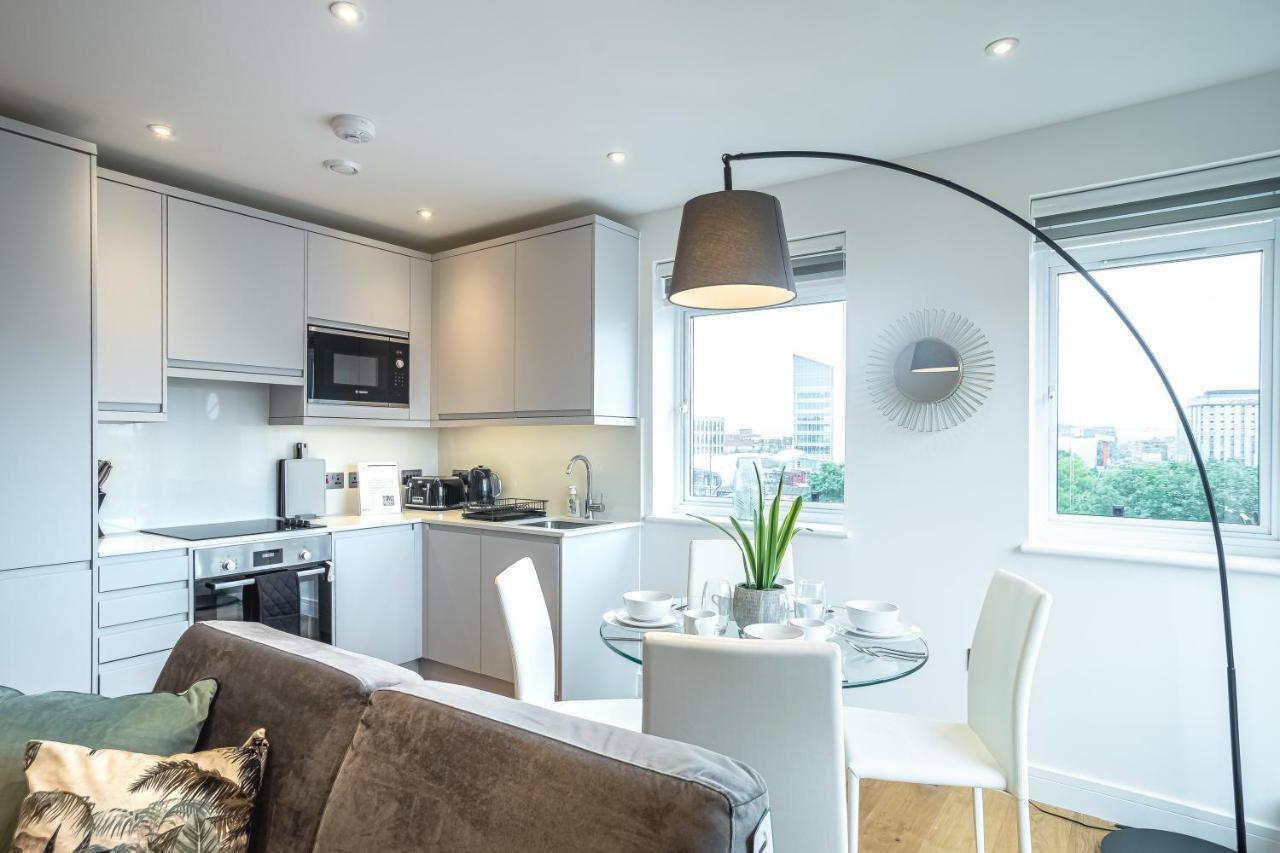 Luxe & Stylish 1 & 2 Bed Flats Near Heathrow, Legoland, & Windsor סלאו מראה חיצוני תמונה