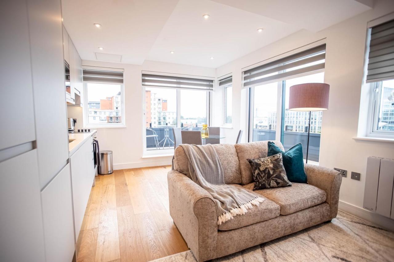 Luxe & Stylish 1 & 2 Bed Flats Near Heathrow, Legoland, & Windsor סלאו מראה חיצוני תמונה