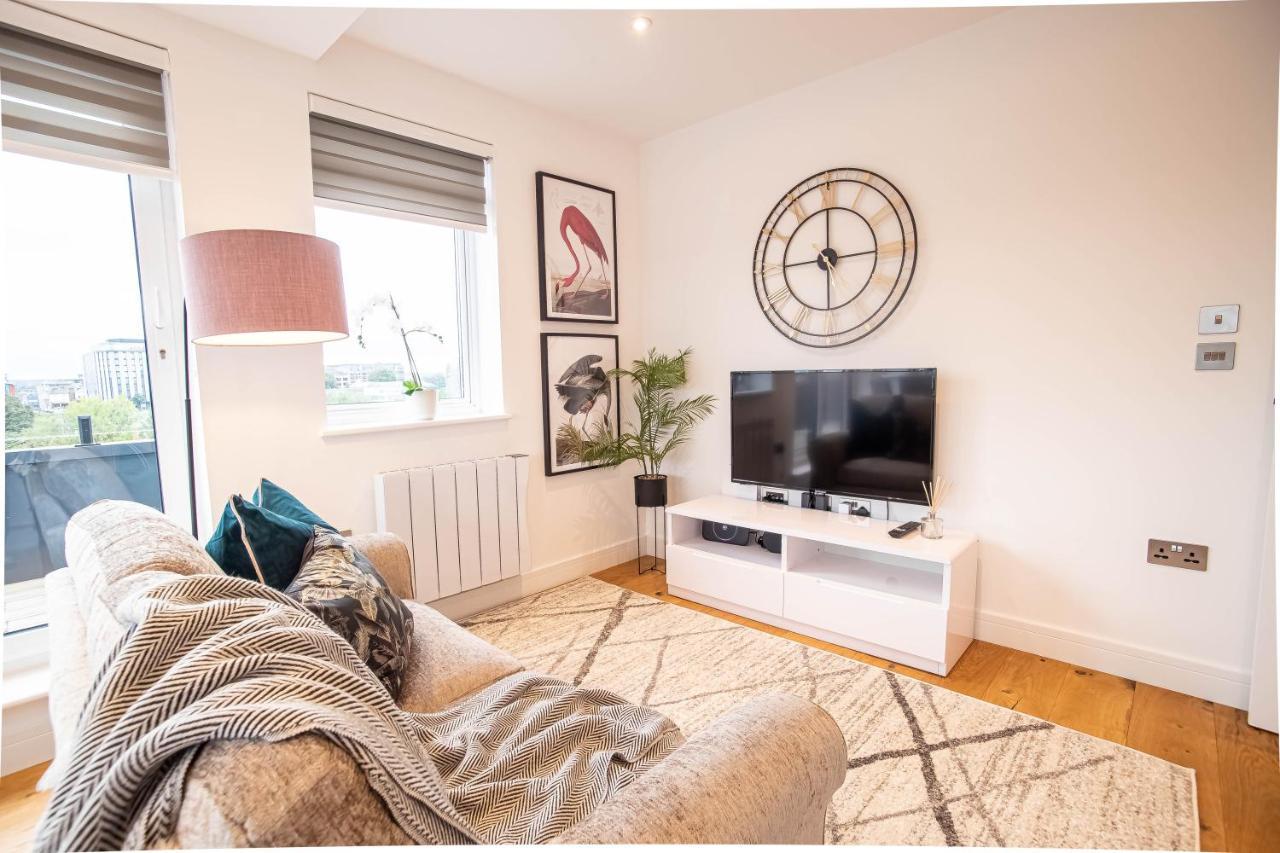 Luxe & Stylish 1 & 2 Bed Flats Near Heathrow, Legoland, & Windsor סלאו מראה חיצוני תמונה