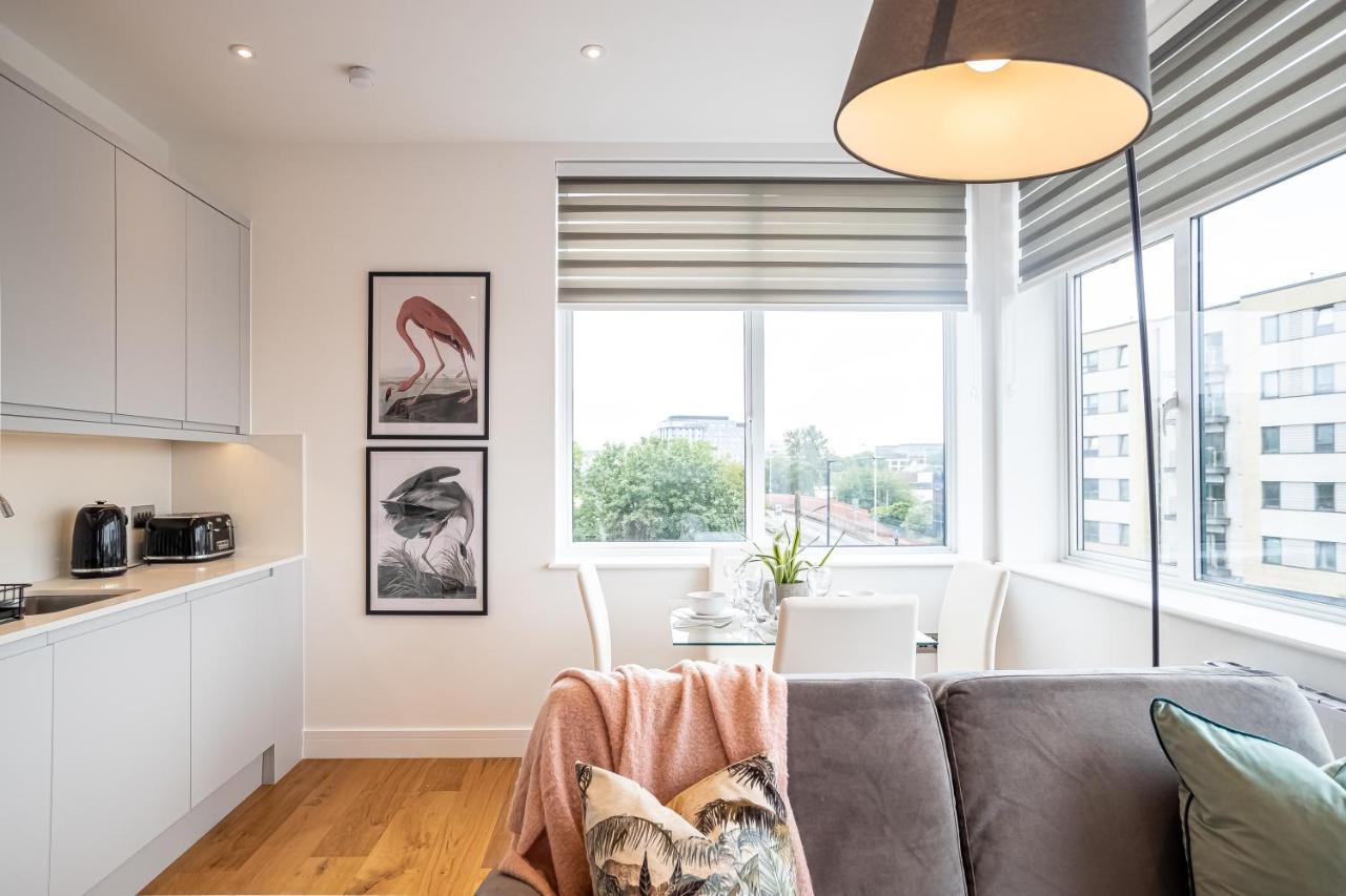 Luxe & Stylish 1 & 2 Bed Flats Near Heathrow, Legoland, & Windsor סלאו מראה חיצוני תמונה
