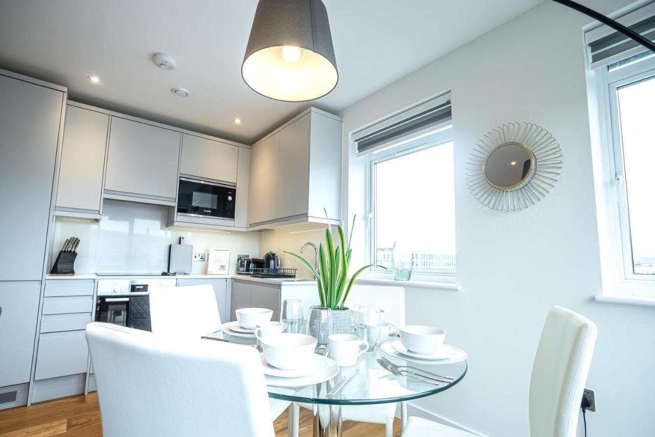 Luxe & Stylish 1 & 2 Bed Flats Near Heathrow, Legoland, & Windsor סלאו מראה חיצוני תמונה