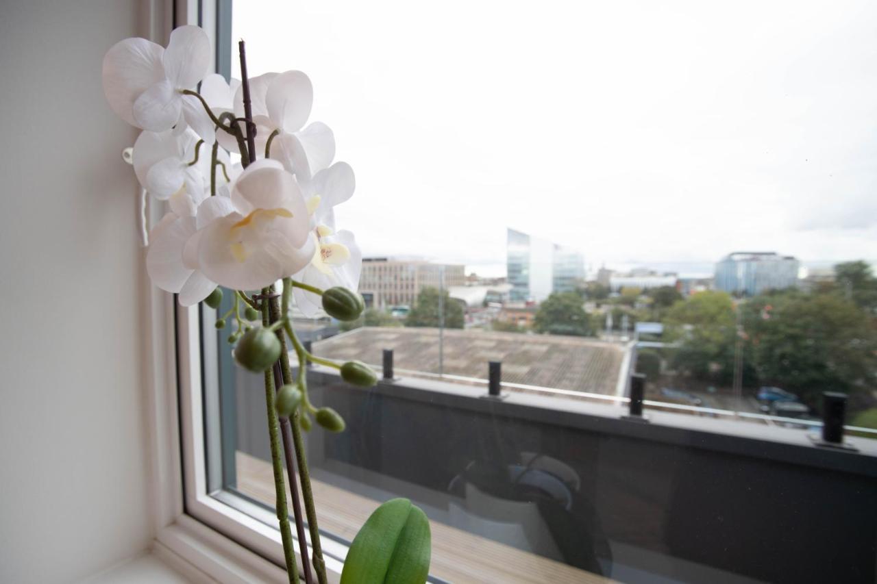 Luxe & Stylish 1 & 2 Bed Flats Near Heathrow, Legoland, & Windsor סלאו מראה חיצוני תמונה