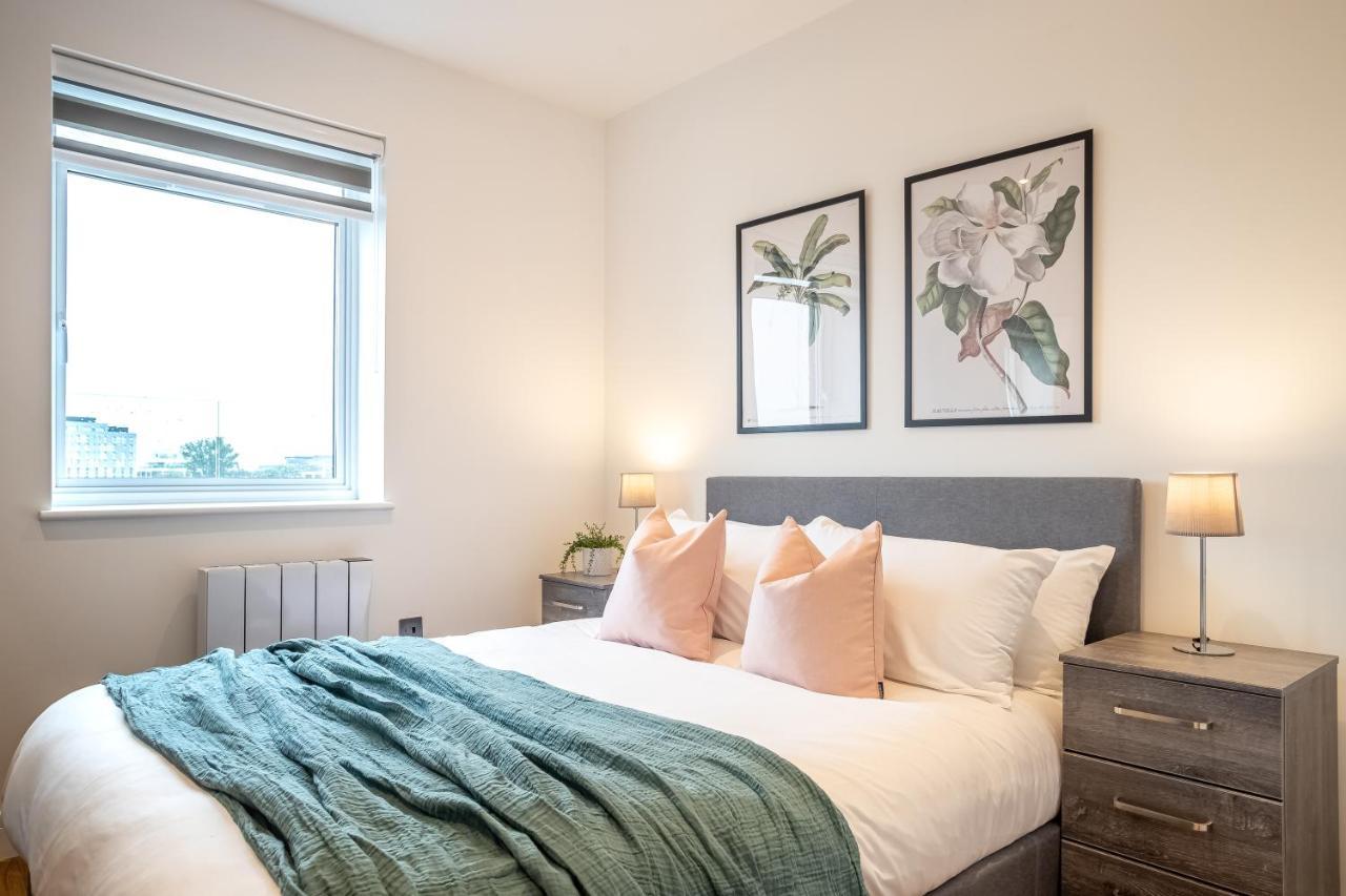 Luxe & Stylish 1 & 2 Bed Flats Near Heathrow, Legoland, & Windsor סלאו מראה חיצוני תמונה