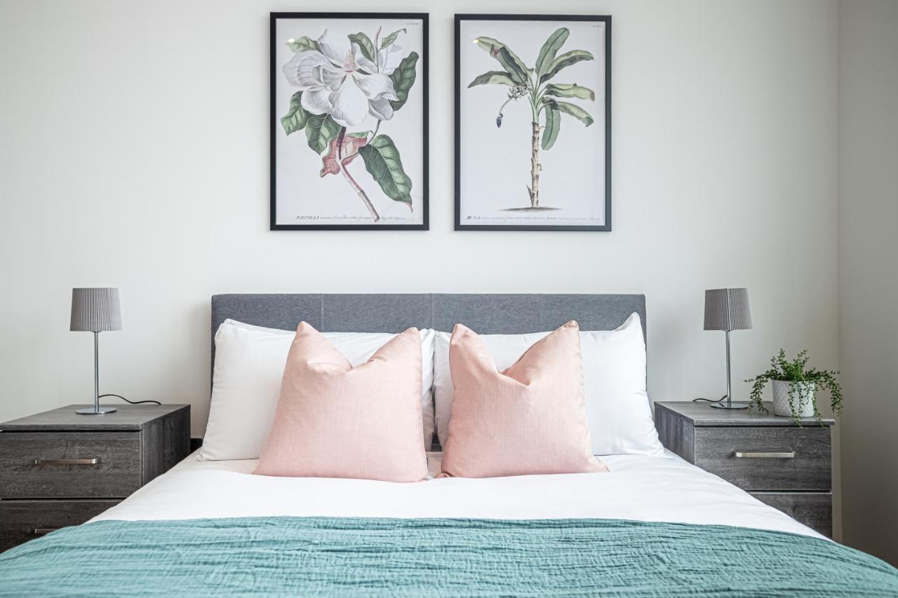 Luxe & Stylish 1 & 2 Bed Flats Near Heathrow, Legoland, & Windsor סלאו מראה חיצוני תמונה