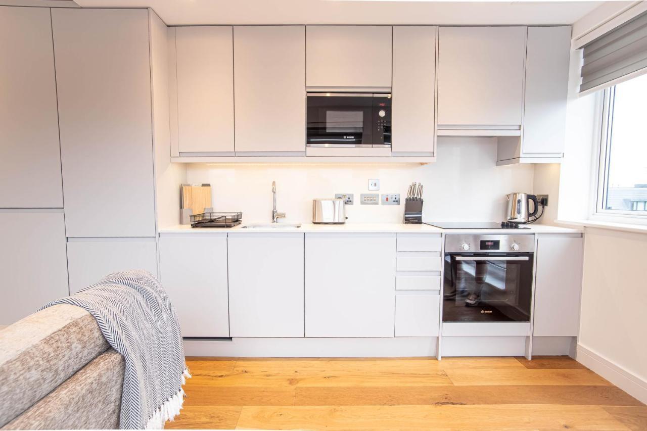 Luxe & Stylish 1 & 2 Bed Flats Near Heathrow, Legoland, & Windsor סלאו מראה חיצוני תמונה