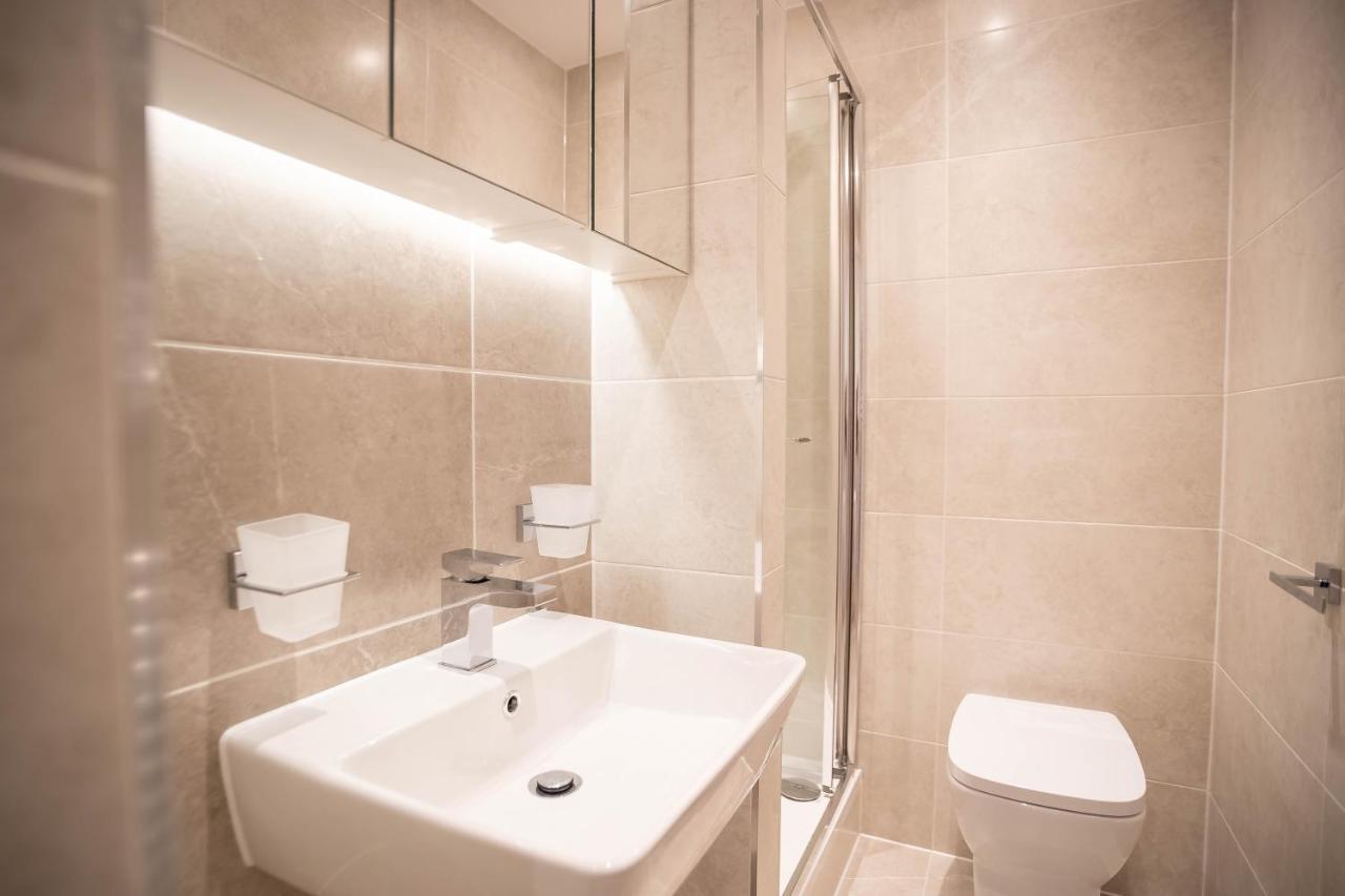 Luxe & Stylish 1 & 2 Bed Flats Near Heathrow, Legoland, & Windsor סלאו מראה חיצוני תמונה