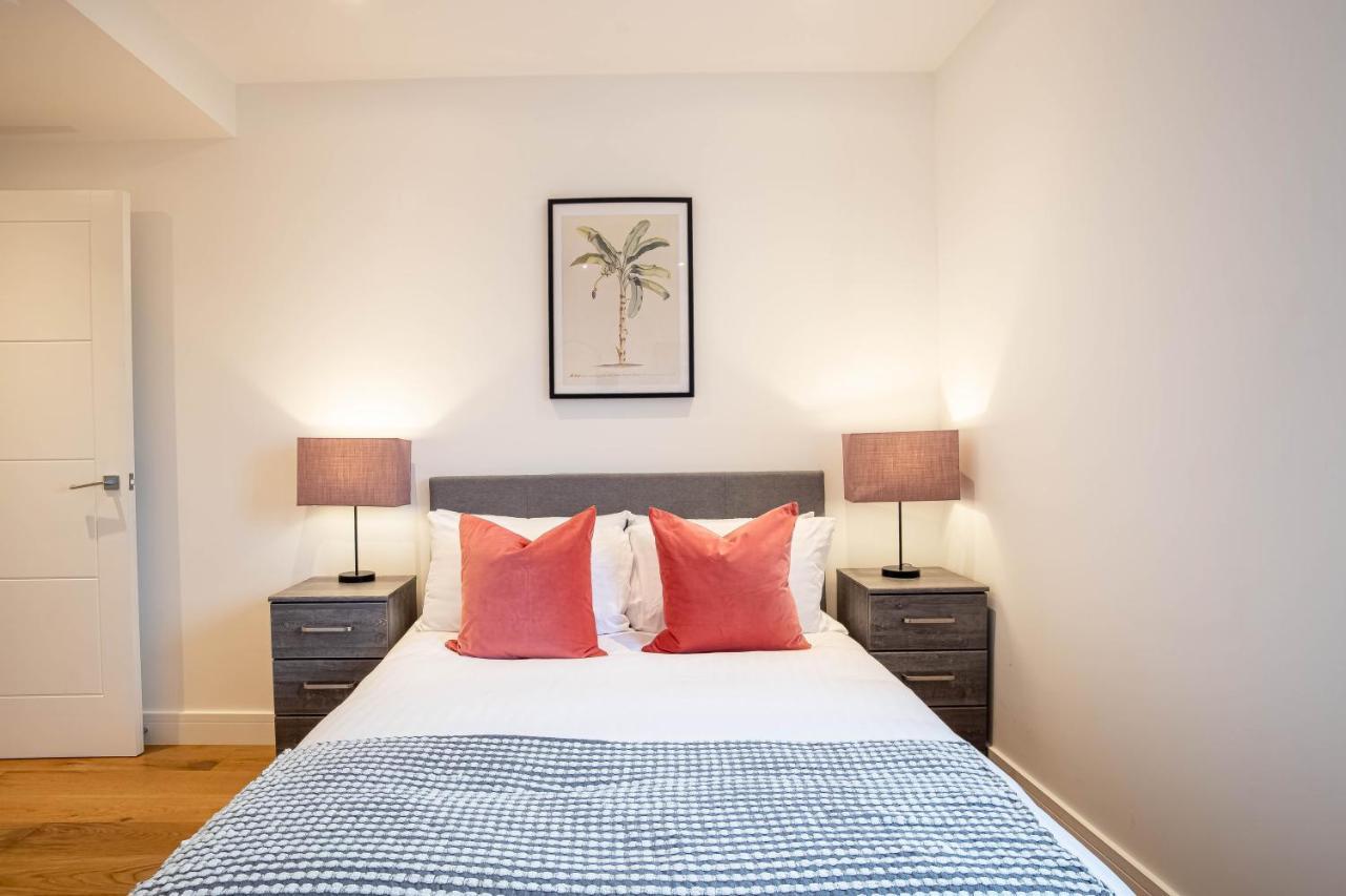 Luxe & Stylish 1 & 2 Bed Flats Near Heathrow, Legoland, & Windsor סלאו מראה חיצוני תמונה