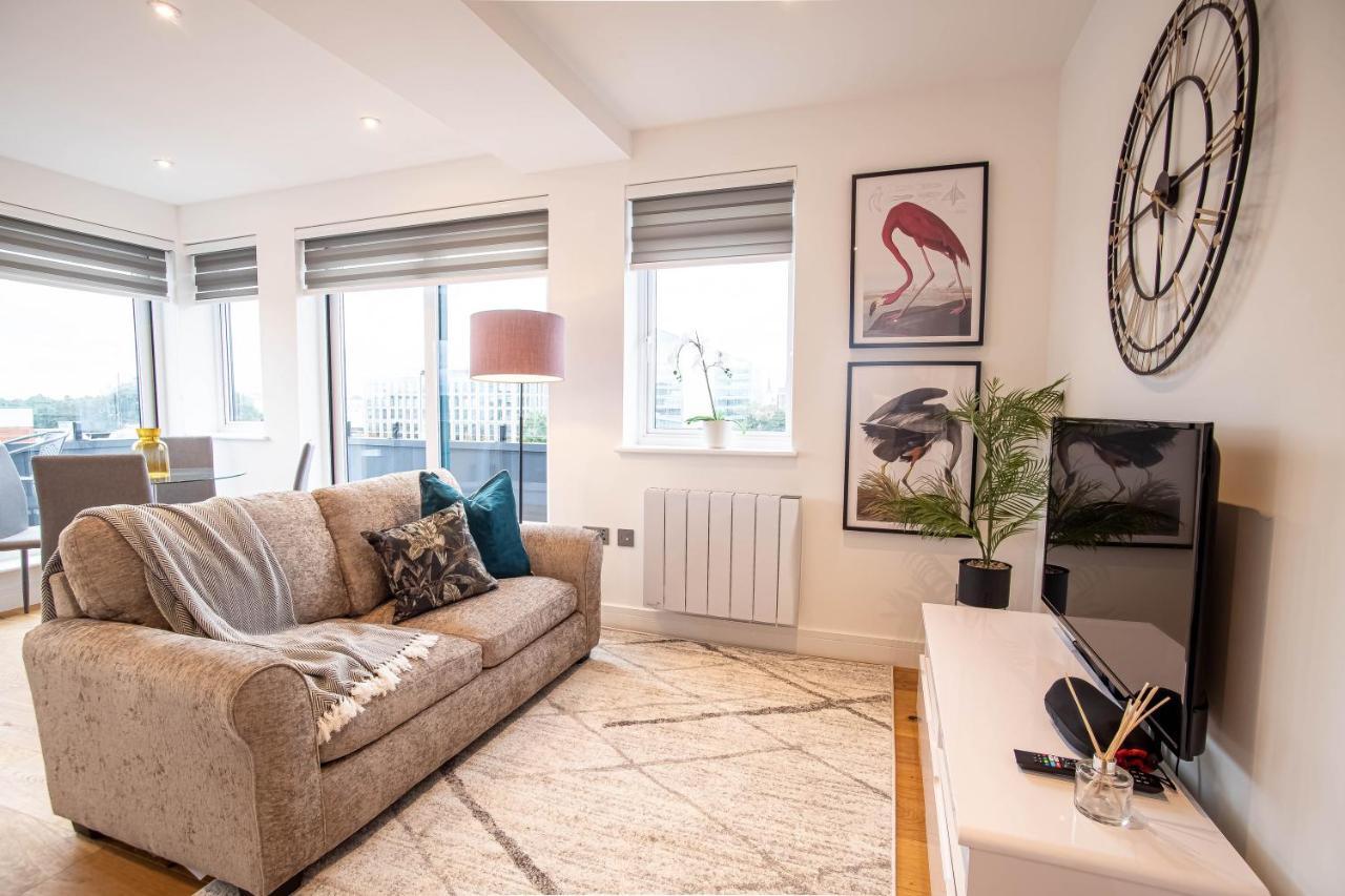 Luxe & Stylish 1 & 2 Bed Flats Near Heathrow, Legoland, & Windsor סלאו מראה חיצוני תמונה